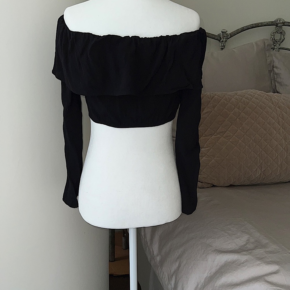 UO Silence + Noise Off-the-Shoulder Crop Top - Picture 6 of 11